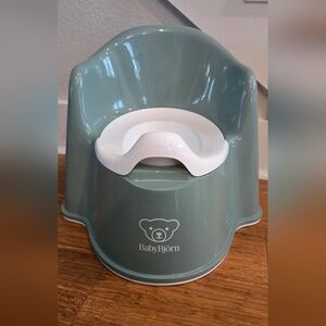 Baby Bjorn Brand New Potty Chair NWOT